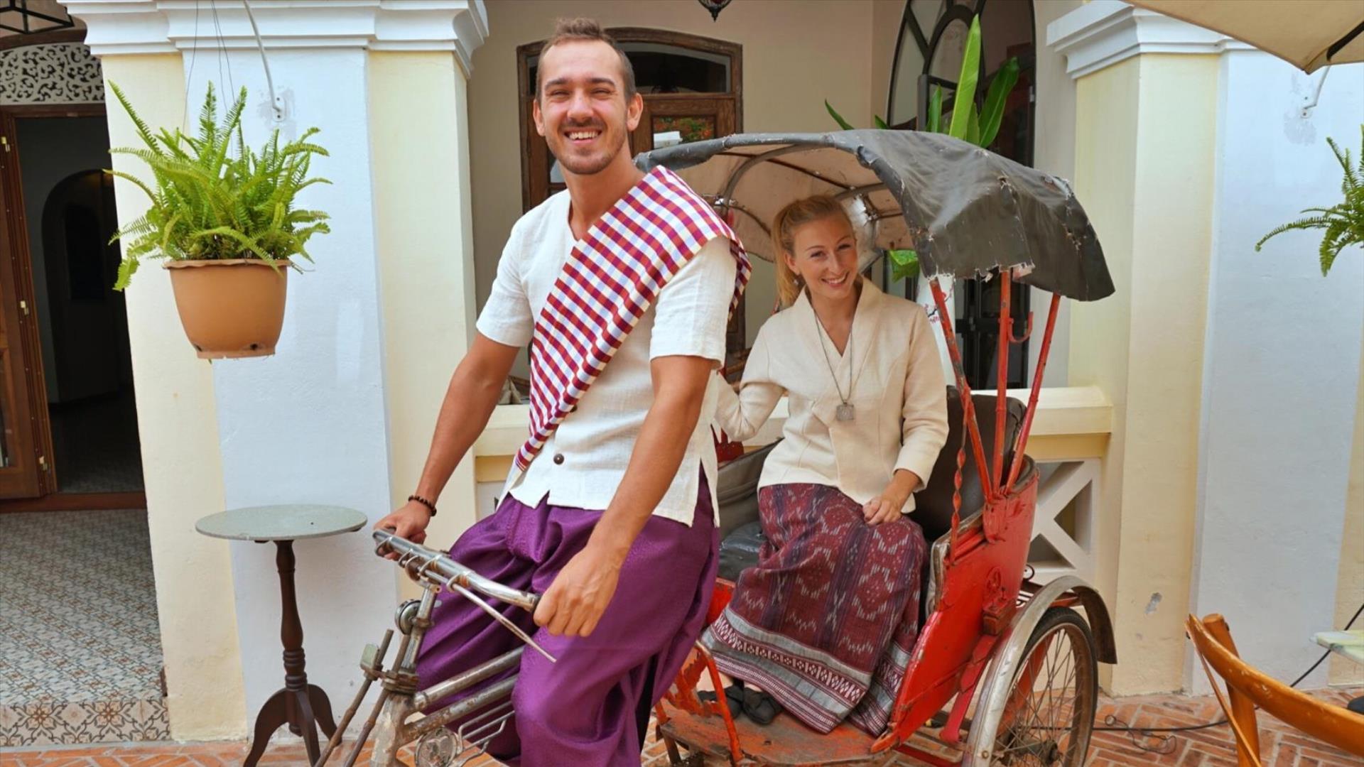 Laos, Luang Prabang: Dress like a local - Half Day | Visit Locations in style