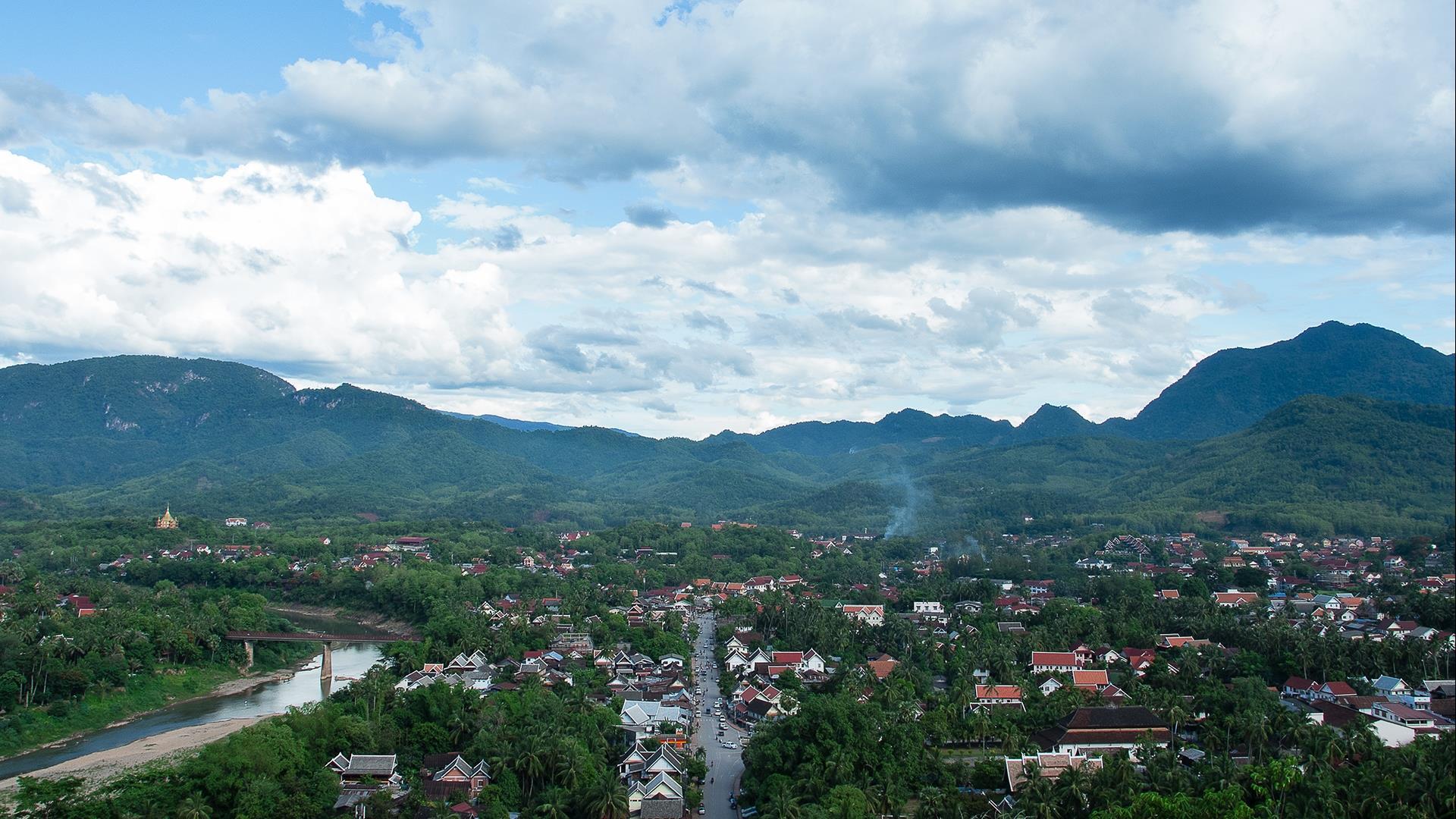 Laos, Luang Prabang to Vientiane: Introduction to Laos - 4 Days | Laos Starter Pack Laos, Luang Prabang to Vientiane: Introduction to Laos - 4 Days | Laos Starter Pack