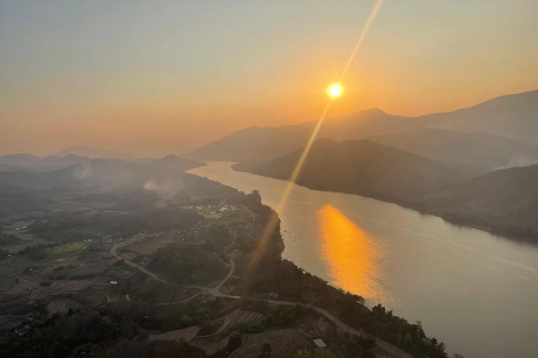 Paramotor Mekong sunset