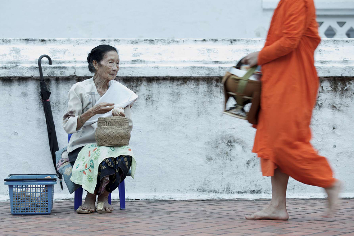 Luang Prabang - Almsgiving