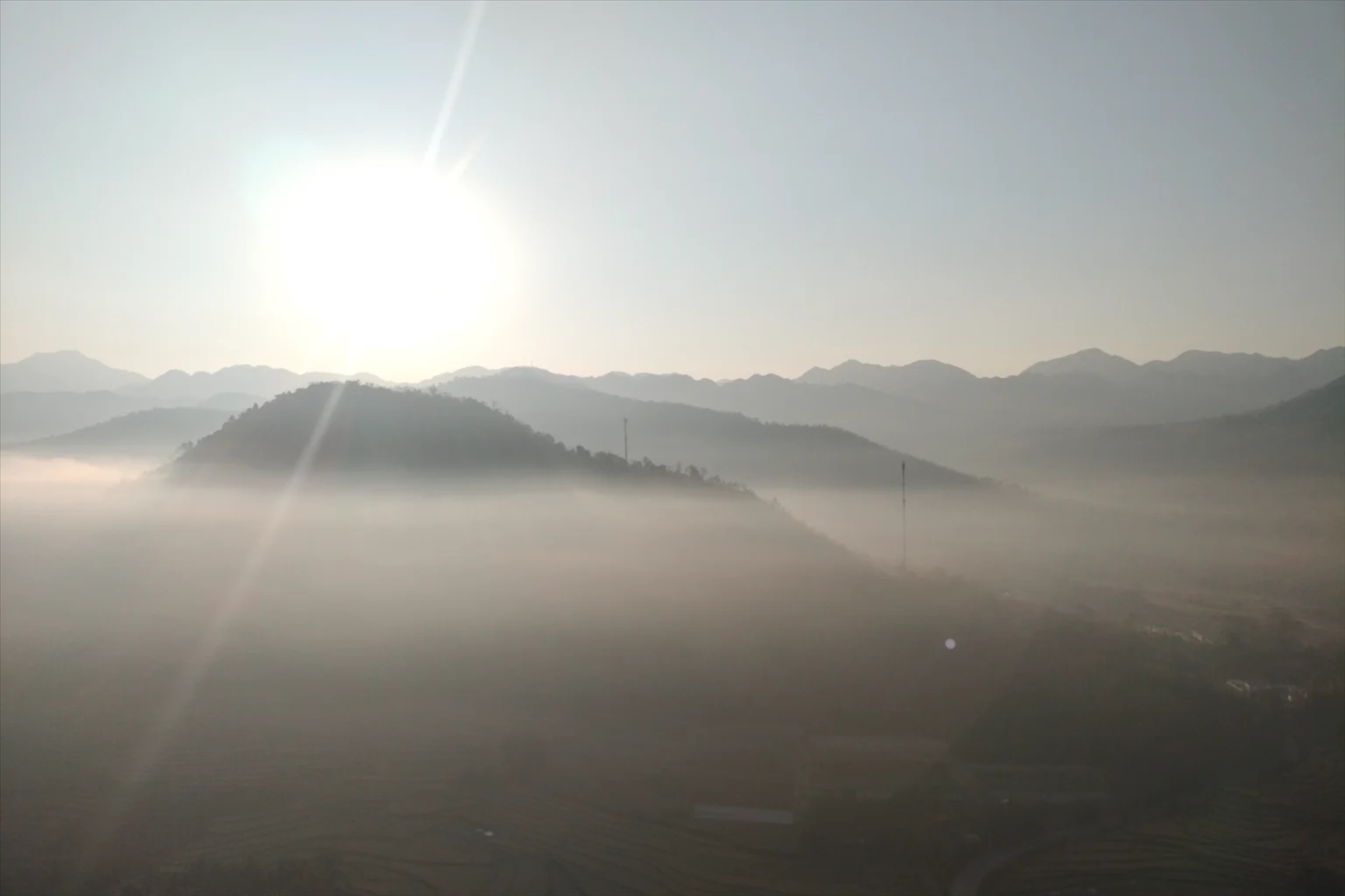 Paramotor misty mountains